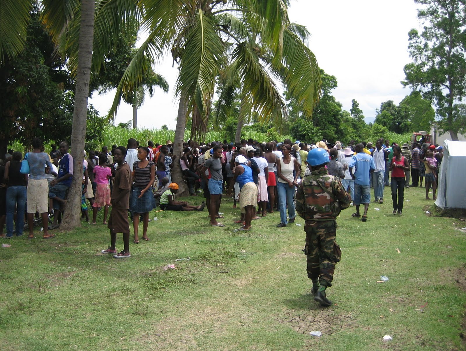 crowd-least-effort-gap crowd least effort, queueing, violence