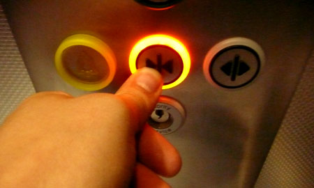 door close, button, placebo effect